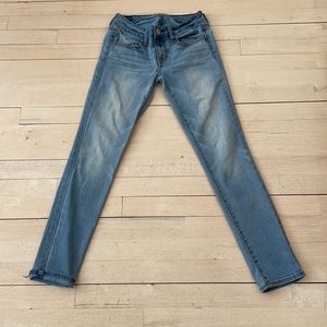 American Eagle light wash skinny jeans